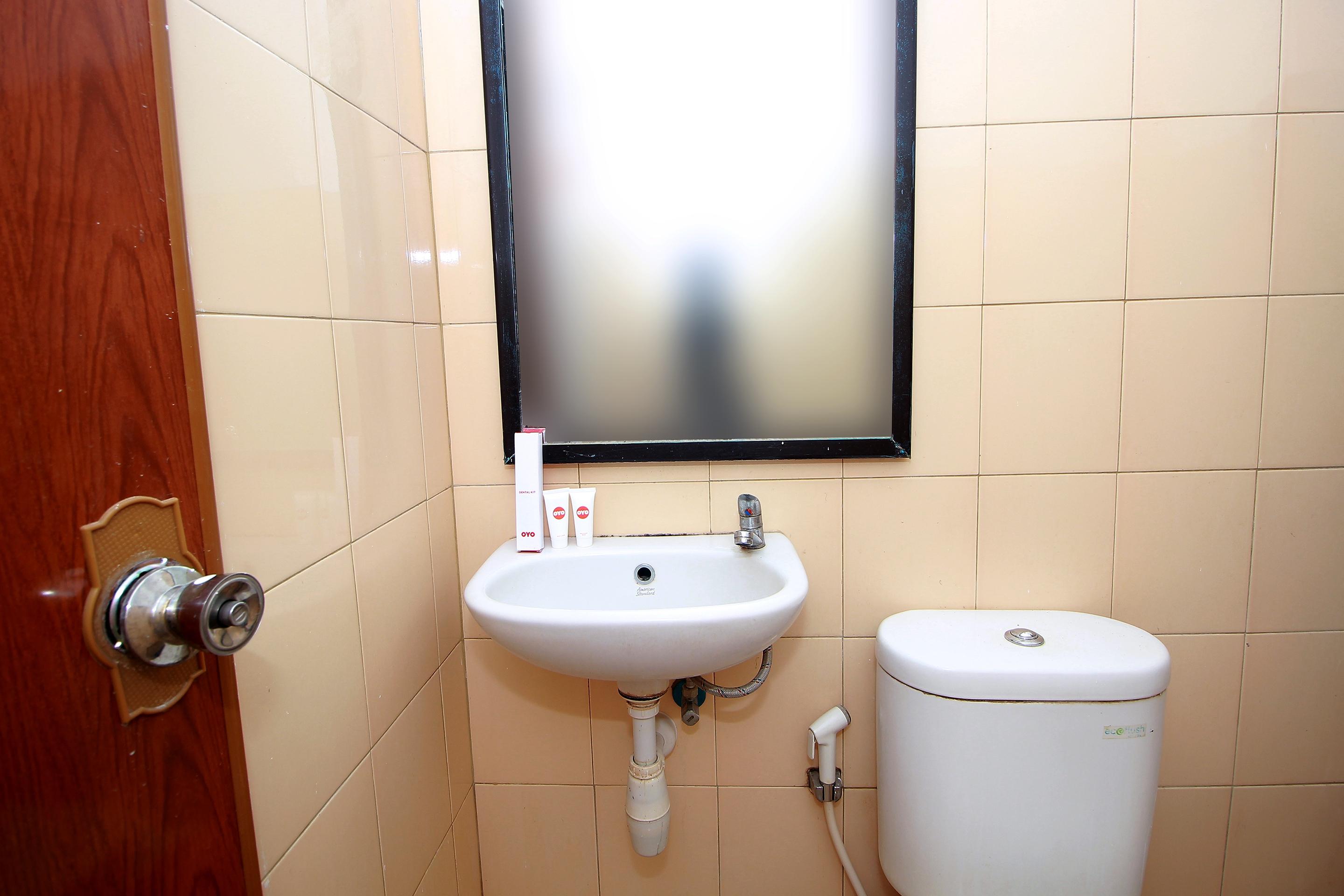 Super Oyo 1678 Jati Exclusive Homestay Бенгкулу Экстерьер фото