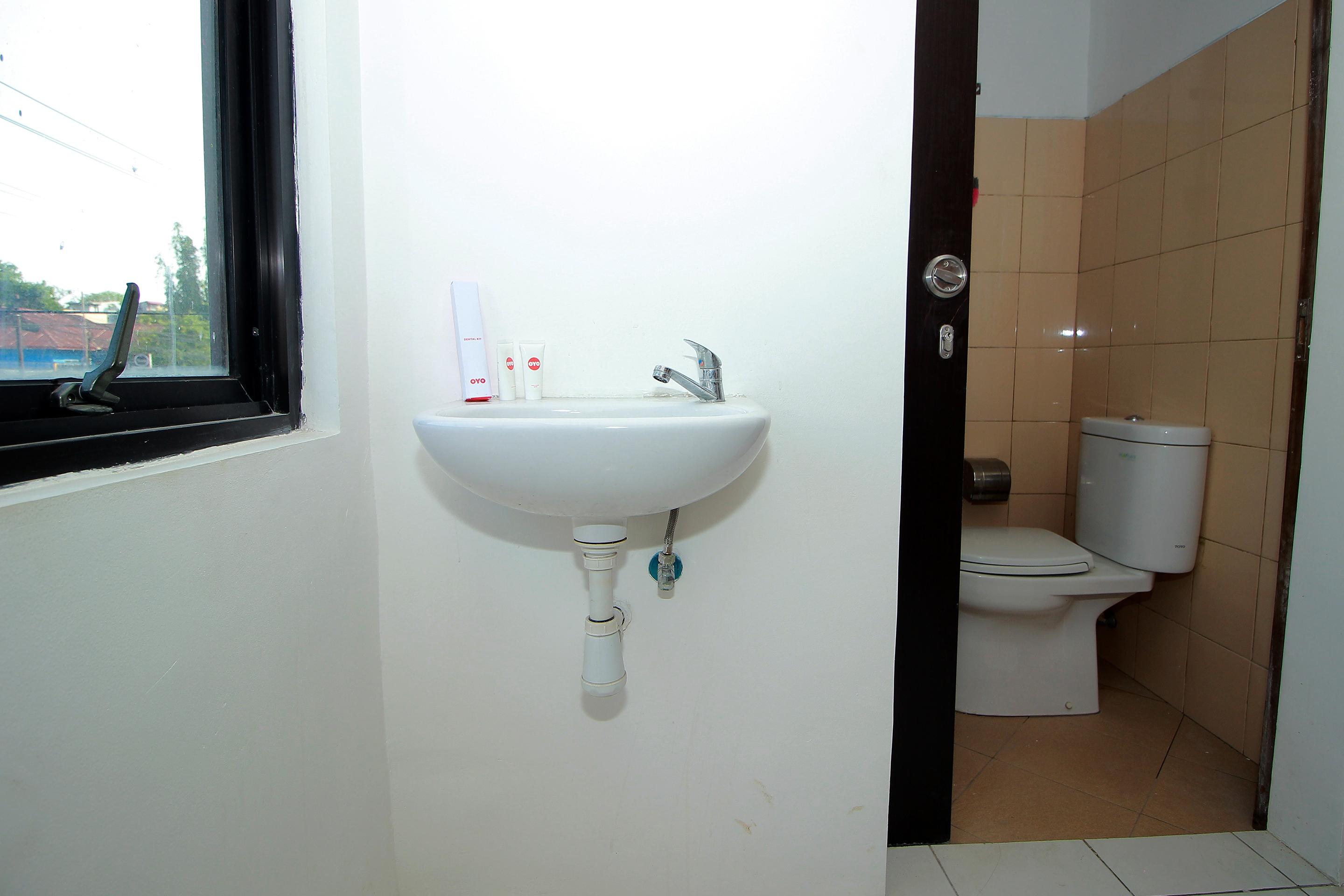 Super Oyo 1678 Jati Exclusive Homestay Бенгкулу Экстерьер фото